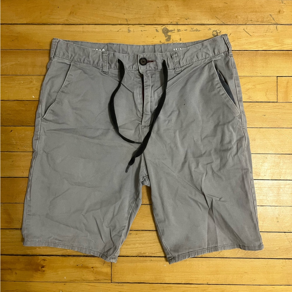 Bullhead Men's Charcoal Flat Front Shorts